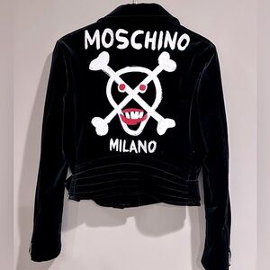 RARE MOSCHINO COUTURE PAINTED SKULL & CROSSBONES BLACK VELVET MOTO/BIKER JACKET